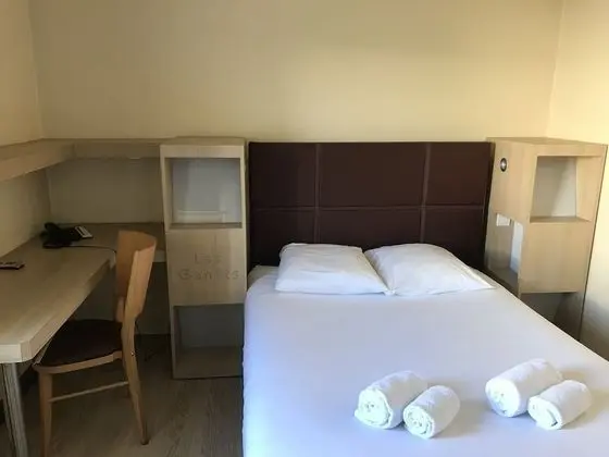 Standard Tek Büyük Yataklı Oda