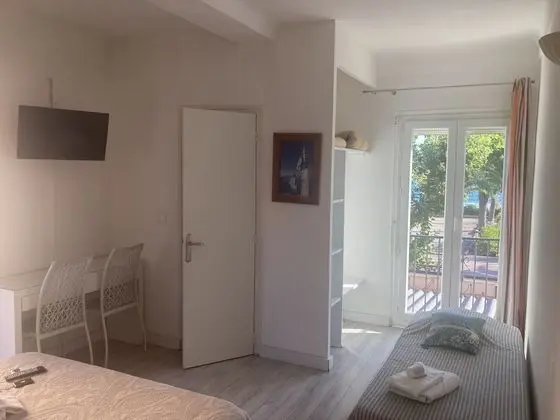 Tek Büyük Yataklı Oda, Koy Manzaralı