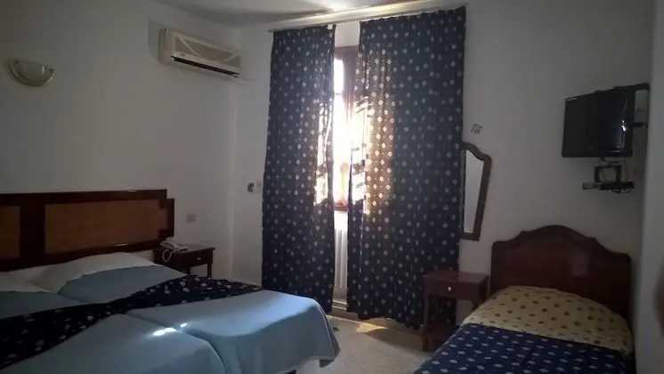 Üç Kişilik Oda