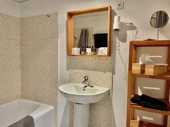 Standard Tek Büyük Yataklı Oda, Bahçe Manzaralı