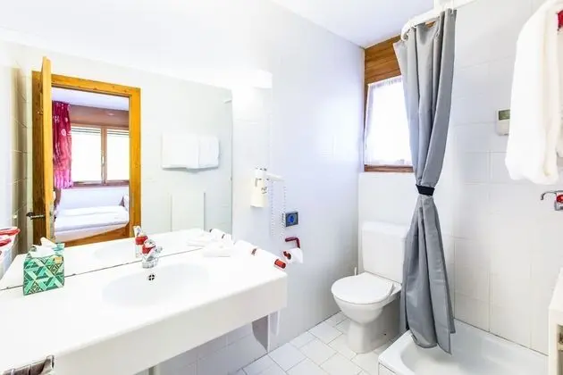 Tek Büyük Yataklı Oda, Dağ Manzaralı