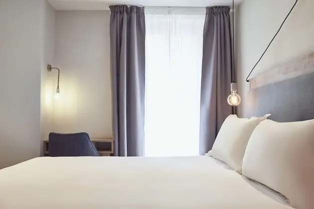 Classic Tek Büyük Yataklı Oda