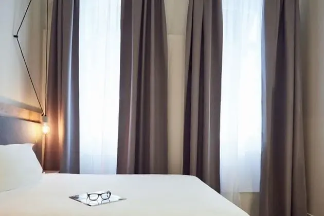 Classic Tek Büyük Yataklı Oda