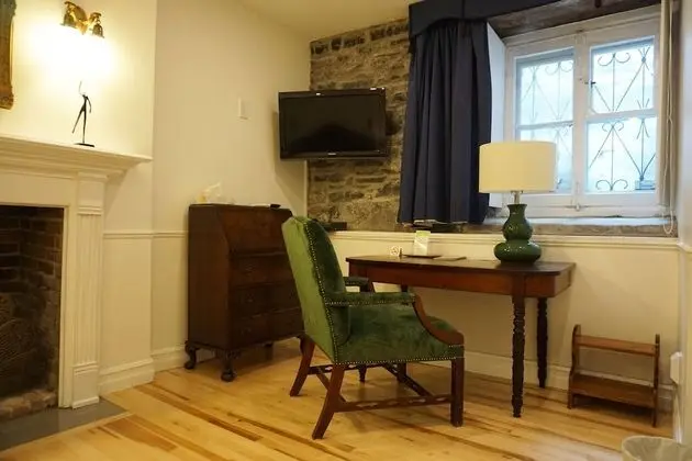 Chambre Économique, 1 grand lit  (Semi sous-sol)