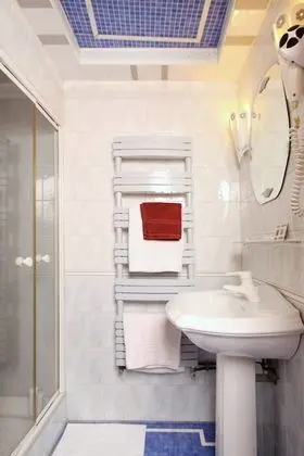 Tek Büyük Yataklı Oda, Ortak Banyo