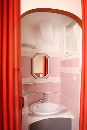 Tek Kişilik Oda, Ortak Banyo