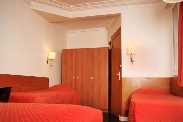 Üç Kişilik Oda, Ortak Banyo (Private WC)