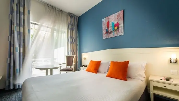 Standard Tek Büyük Yataklı Oda