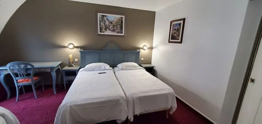 Üç Kişilik Oda