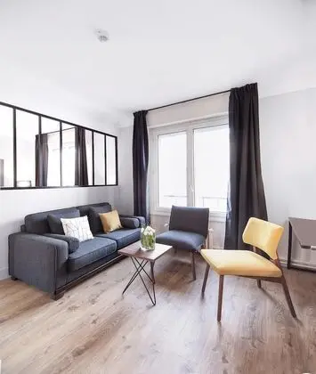 Büyük Yataklı Tek Kişilik Oda