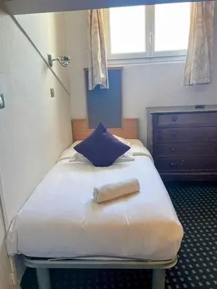 Üç Kişilik Oda