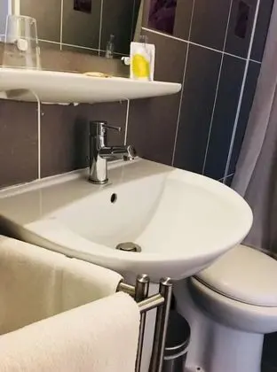 Tek Kişilik Oda, Sigara İçilmez