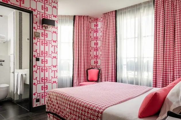 Superior Tek Büyük veya İki Ayrı Yataklı Oda