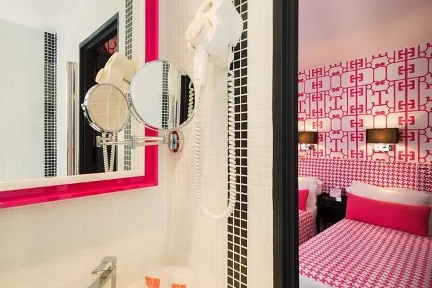 Superior Tek Büyük veya İki Ayrı Yataklı Oda