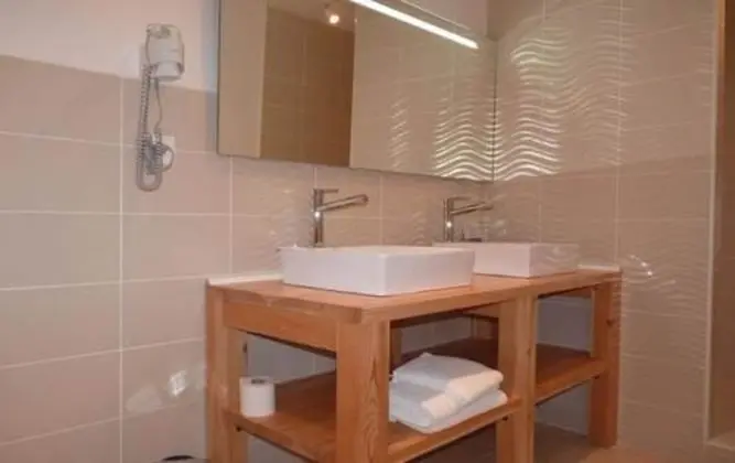Premium Tek Büyük Yataklı Oda