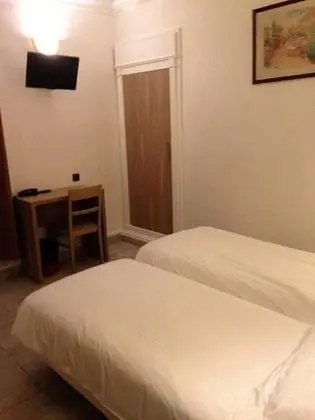 Üç Kişilik Oda