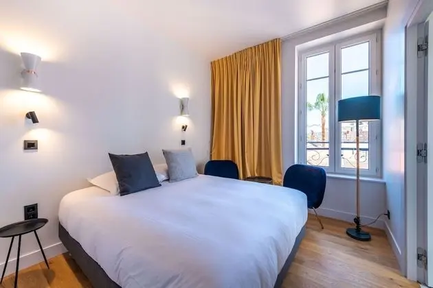 Business Tek Büyük Yataklı Oda