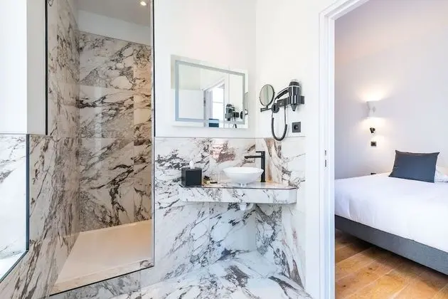 Business Tek Büyük Yataklı Oda