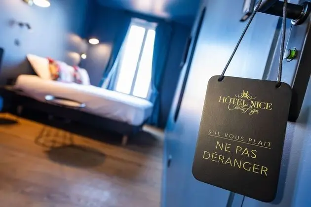 Premium Tek Büyük Yataklı Oda