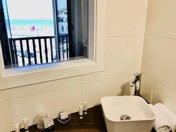 Superior Tek Büyük Yataklı Oda, 1 Büyük (Queen) Boy Yatak, Denize Bakan (n°11)