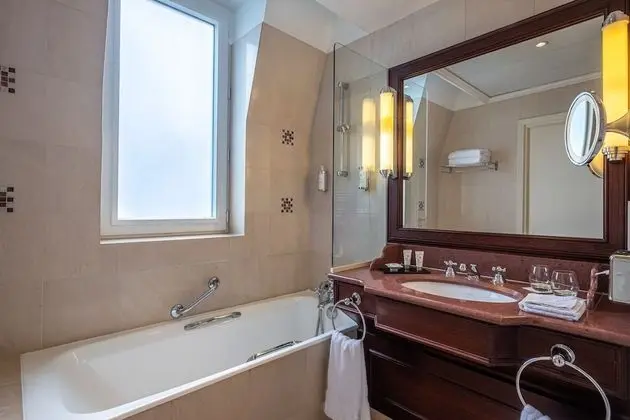 Deluxe Üç Kişilik Oda