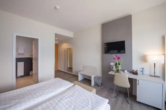 Superior Tek Büyük Yataklı Oda, Balkon, Göl Manzaralı