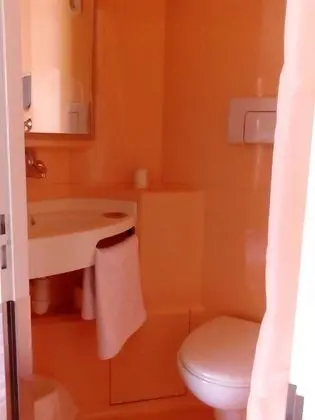 Standard Oda, Birden Çok Yatak (1 Double and 1 Single bed)