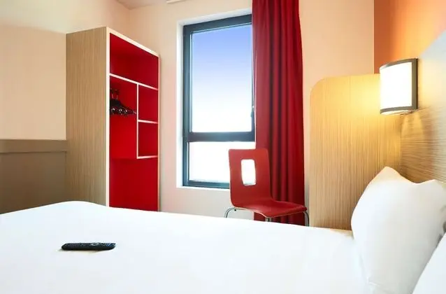 Standard Oda, Birden Çok Yatak (One Double Bed and One Single Bed)