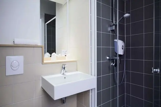 Standard Oda, Birden Çok Yatak (One Double Bed and One Single Bed)