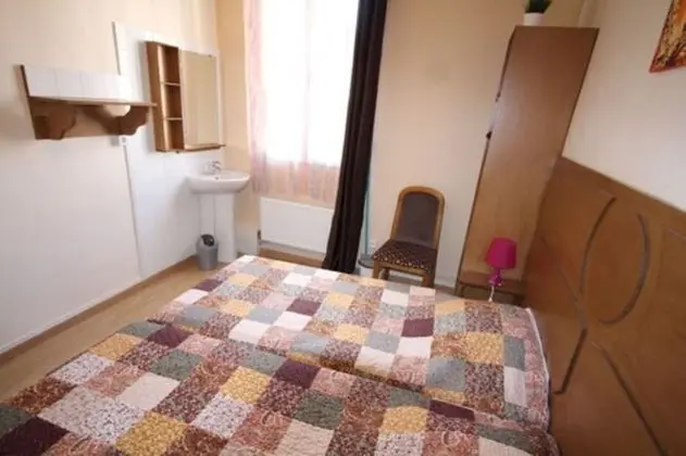 Economy Tek Büyük Yataklı Oda, Ortak Banyo