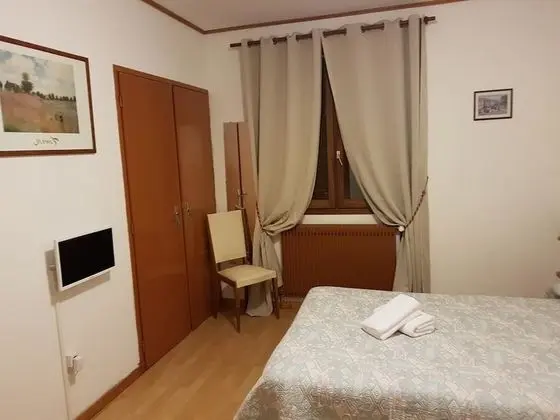 Tek Büyük Yataklı Oda (Shared Toilet)