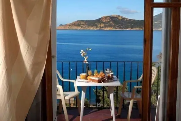 Superior Üç Kişilik Oda, 1 Büyük (Queen) Boy Yatak ve Çekyat, Balkon, Deniz Manzaralı