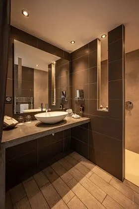 Deluxe Tek Büyük Yataklı Oda, Sıcak Su Havuzu