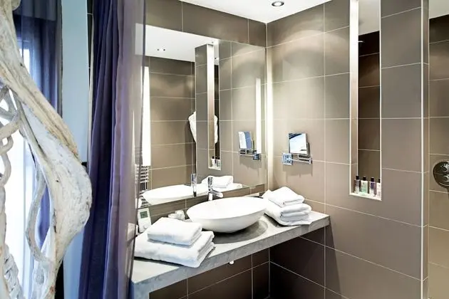 Deluxe Tek Büyük Yataklı Oda, Sıcak Su Havuzu