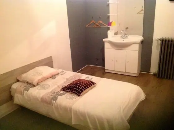 İki Ayrı Yataklı Oda, Ortak Banyo