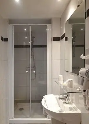 Üç Kişilik Oda
