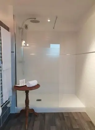 Tek Büyük Yataklı Oda, Ek Bina