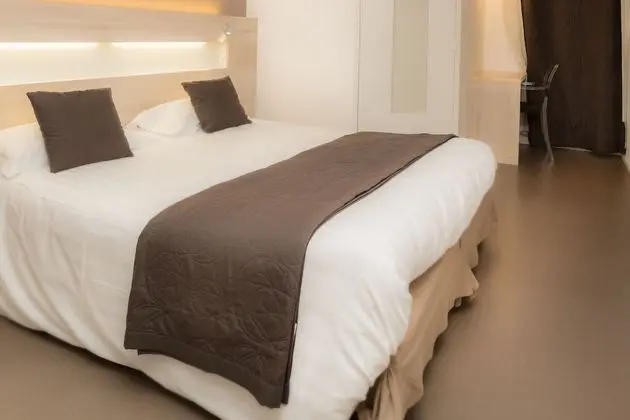 Premium Tek Büyük Yataklı Oda