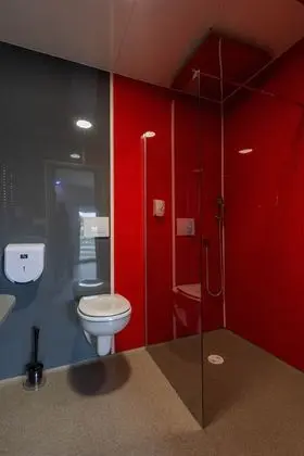 Üç Kişilik Oda