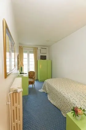 Tek Kişilik Oda, 1 Tek Kişilik Yatak