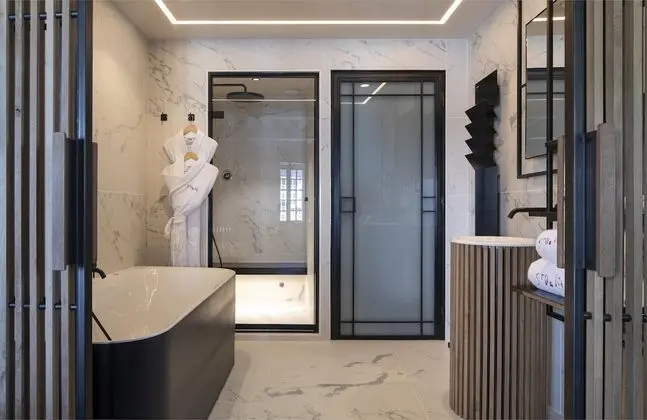 Deluxe Tek Büyük Yataklı Oda