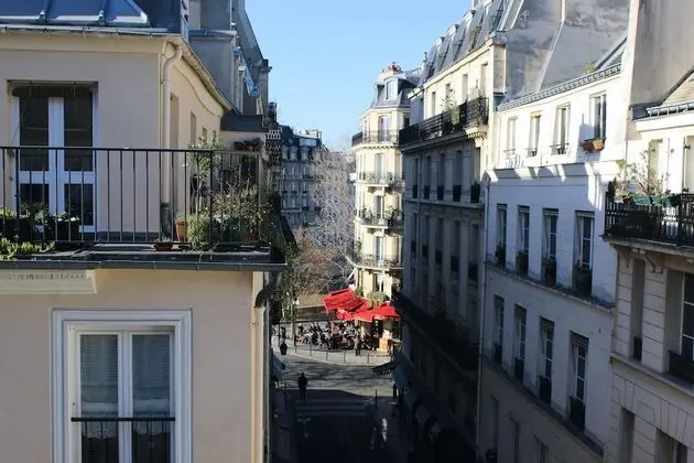 Büyük Yataklı Tek Kişilik Oda