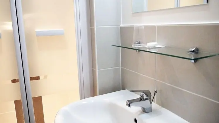 Üç Kişilik Oda