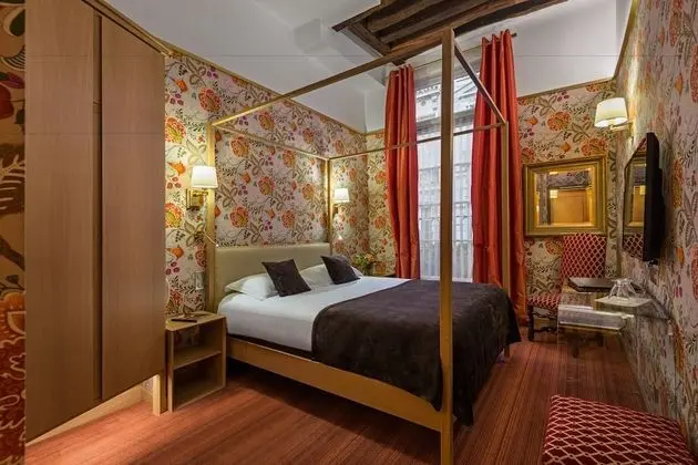 Romantic Oda (Baldaquin / Four-Poster Bed)