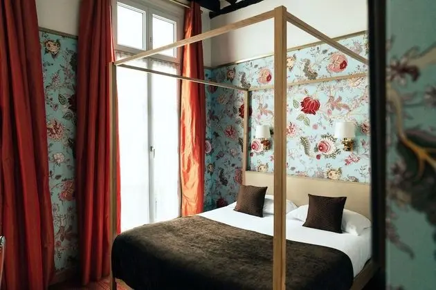 Romantic Oda (Baldaquin / Four-Poster Bed)