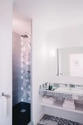 Deluxe Tek Büyük Yataklı Oda, 1 Büyük (Queen) Boy Yatak