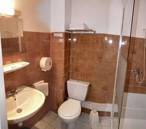 Üç Kişilik Oda