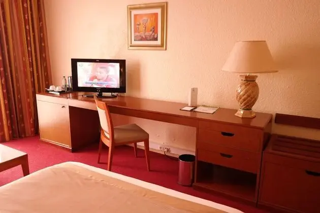 Comfort Tek Büyük Yataklı Oda, Havuz Manzaralı
