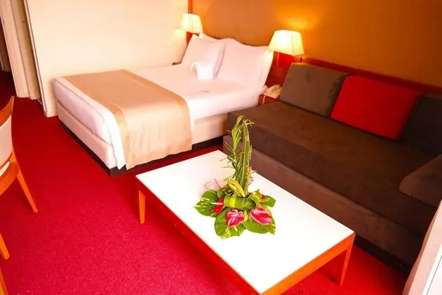 Comfort Tek Büyük Yataklı Oda, Havuz Manzaralı