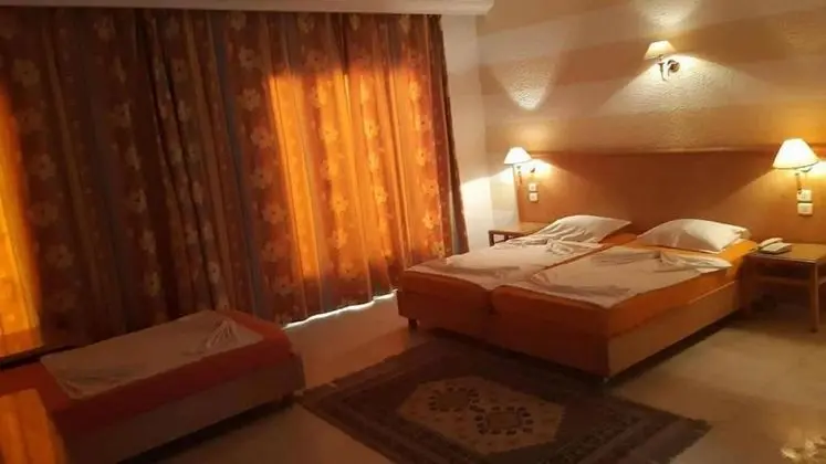Üç Kişilik Oda